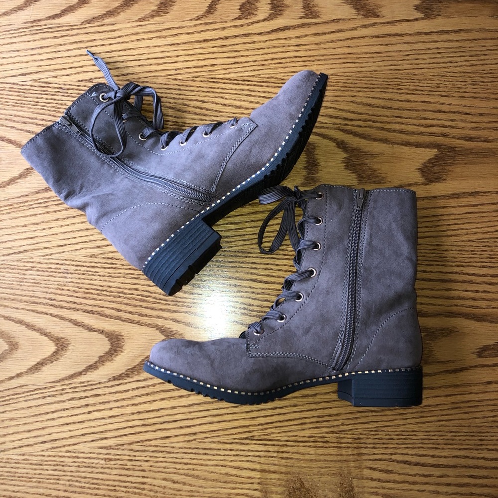 Women’s studded combat boots. Size 10. Brown.